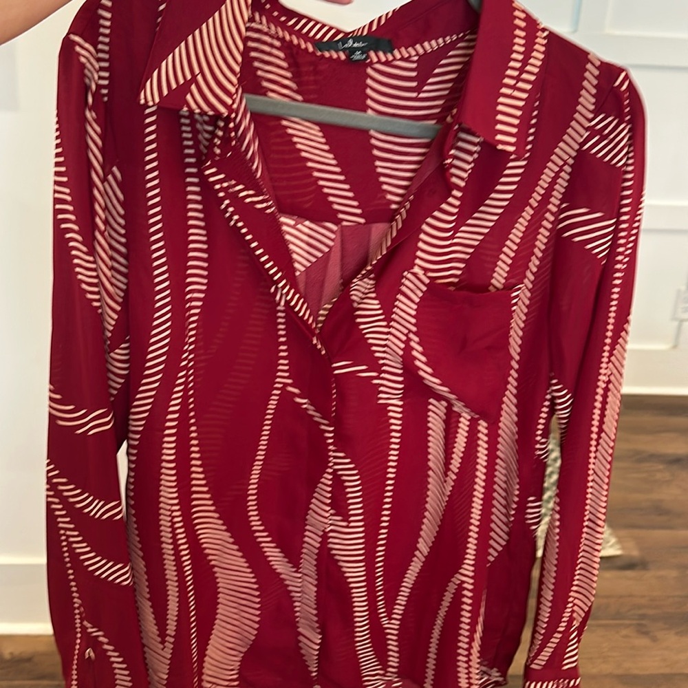 Red lulus button down; never worn - Picture 2 of 6